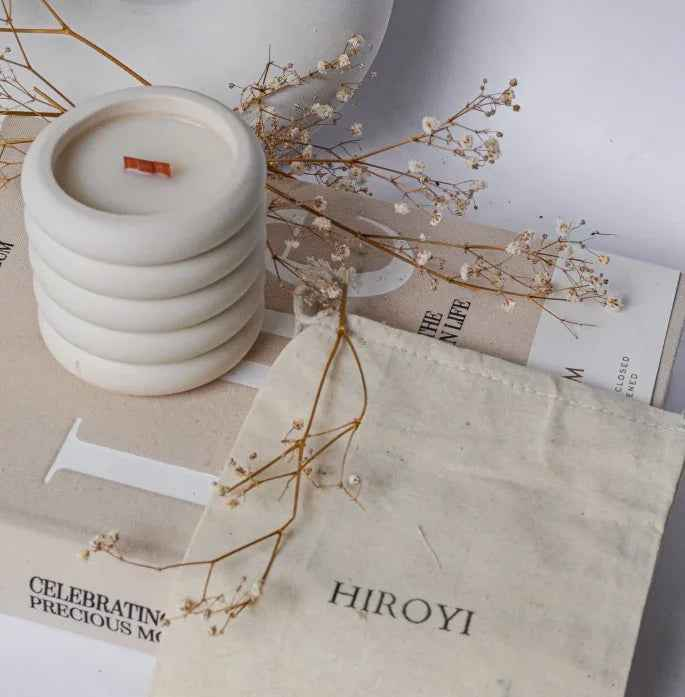 Minimalistische kaars in ringvormige pot