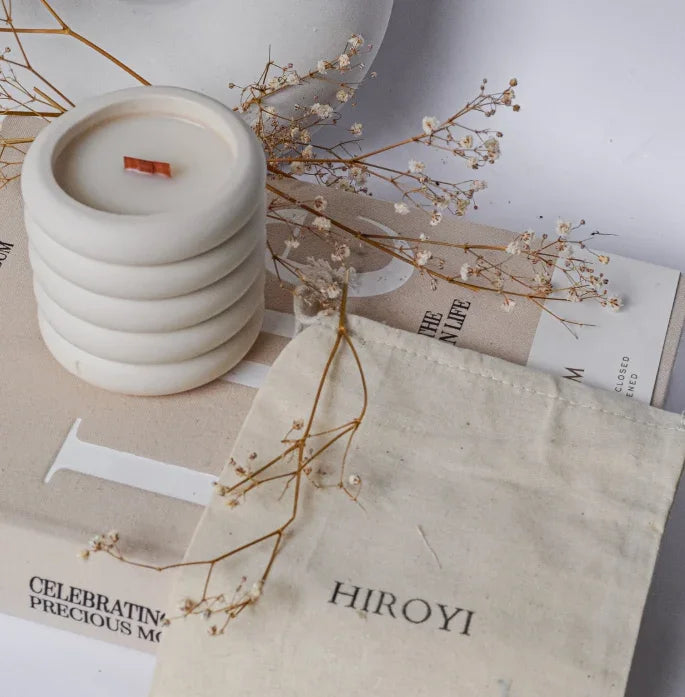 Minimalistische kaars in ringvormige pot